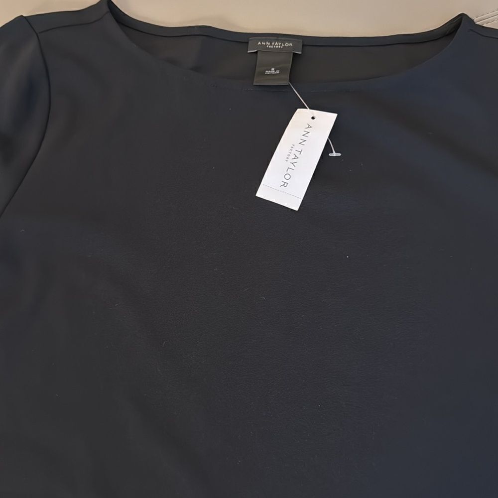 NWT Ann Taylor Lace Bell Cuff Black 3/4 Sleeve Top. Size Smalll. - Picture 4 of 9